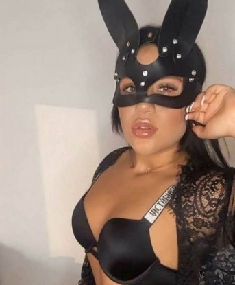 Антония, 24